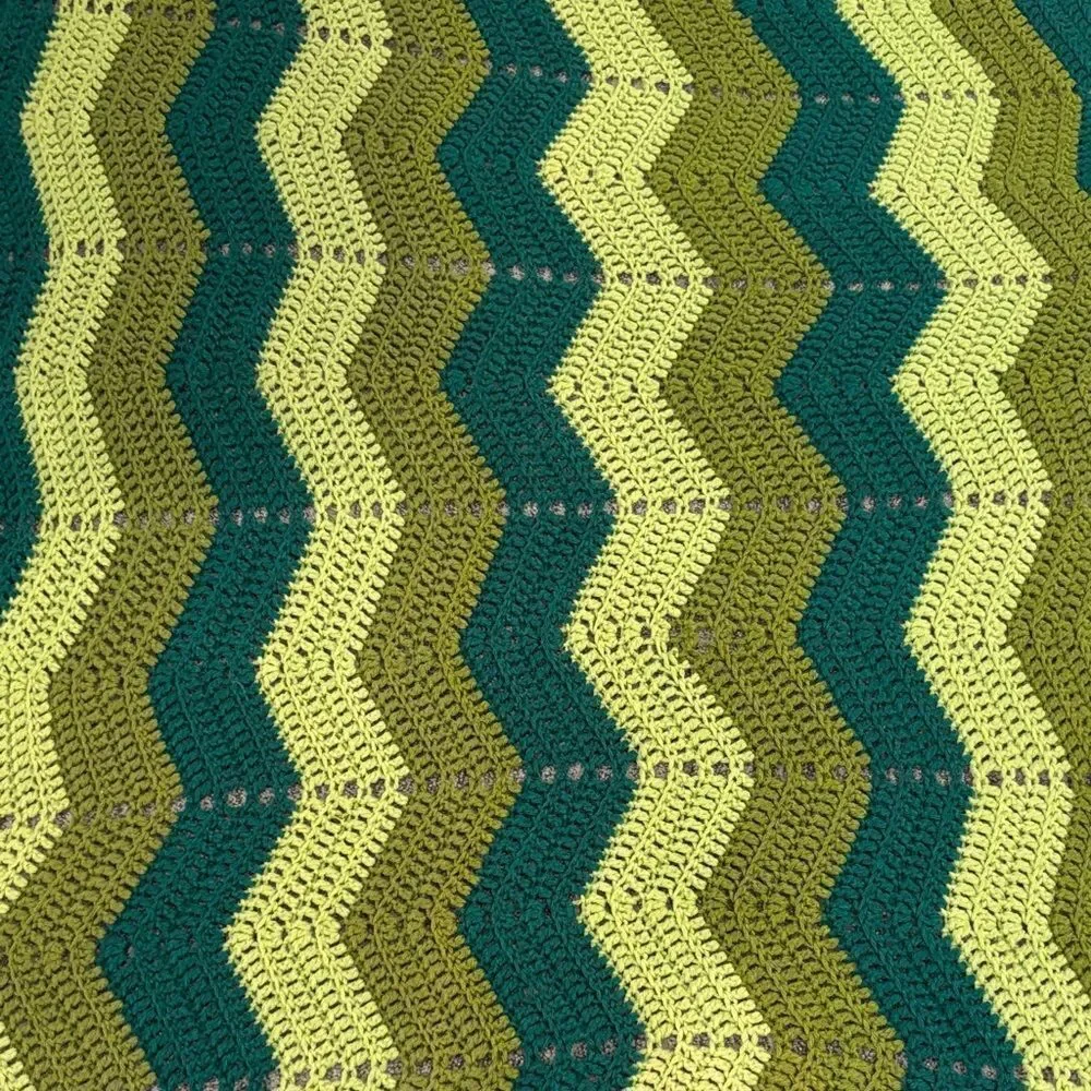🎀Vintage🎀 Handmade Green Chevron Hand Knit Blanket 40inx62in